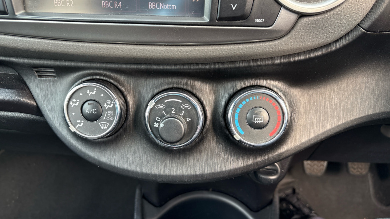 Toyota Yaris 1.0 VVT-i TR 5dr Petrol Hatchback